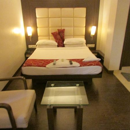 Hotel Mourya Residencia Thane Exterior foto