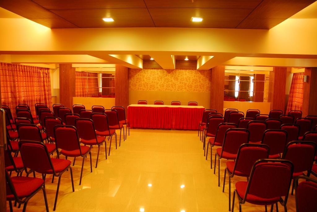 Hotel Mourya Residencia Thane Exterior foto