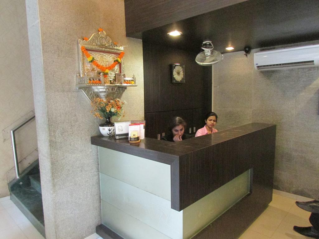 Hotel Mourya Residencia Thane Exterior foto