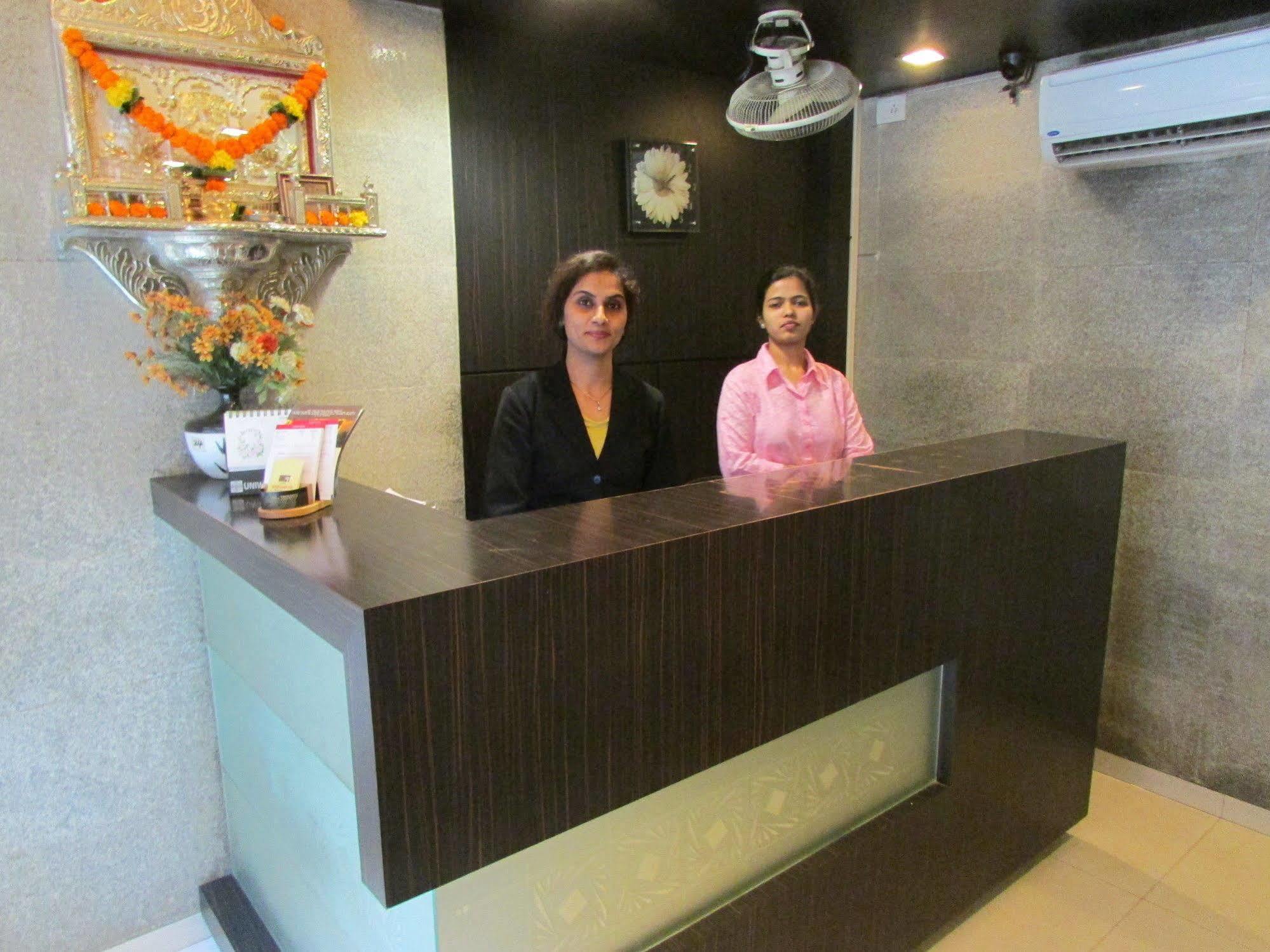 Hotel Mourya Residencia Thane Exterior foto