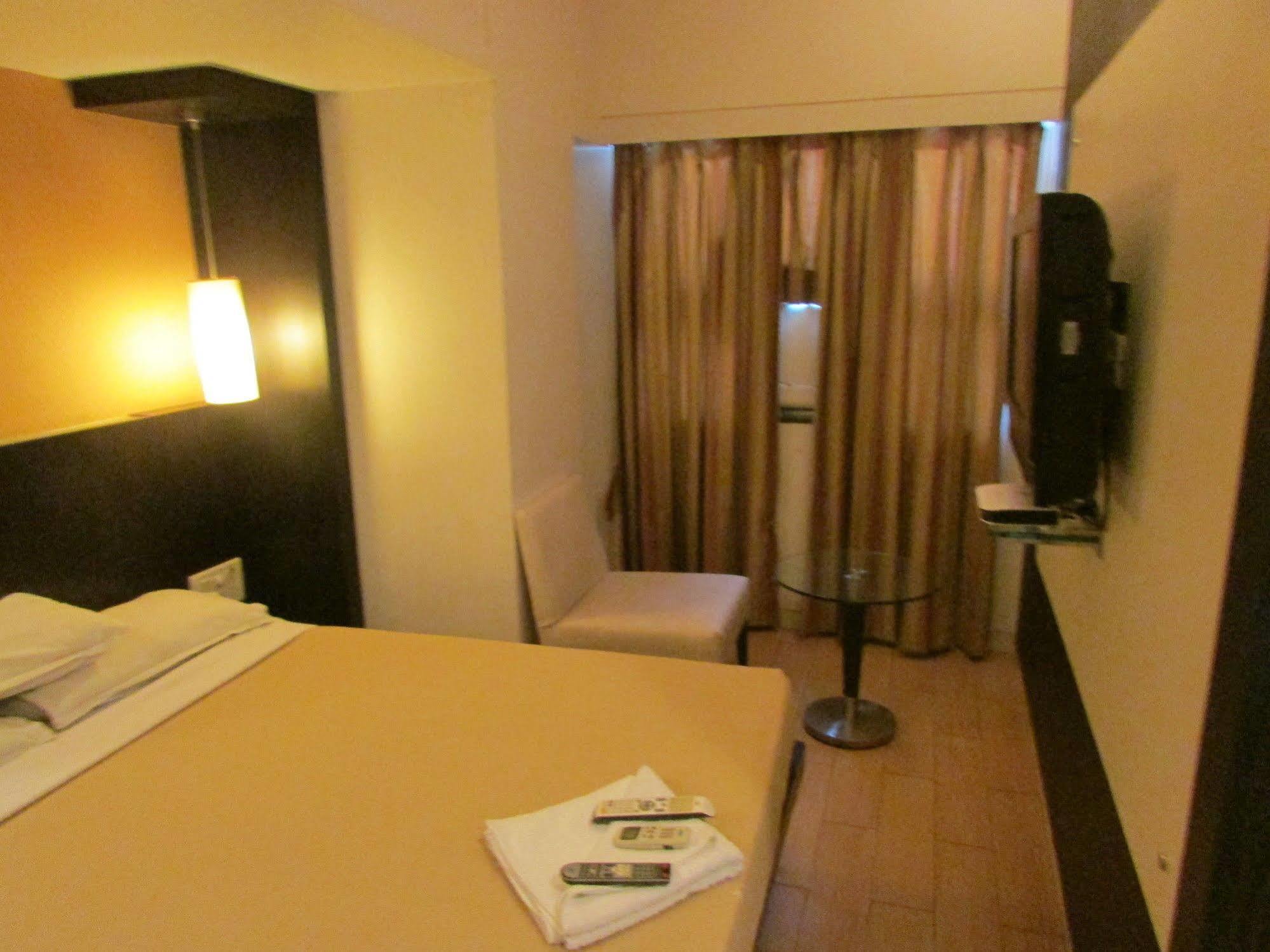 Hotel Mourya Residencia Thane Exterior foto