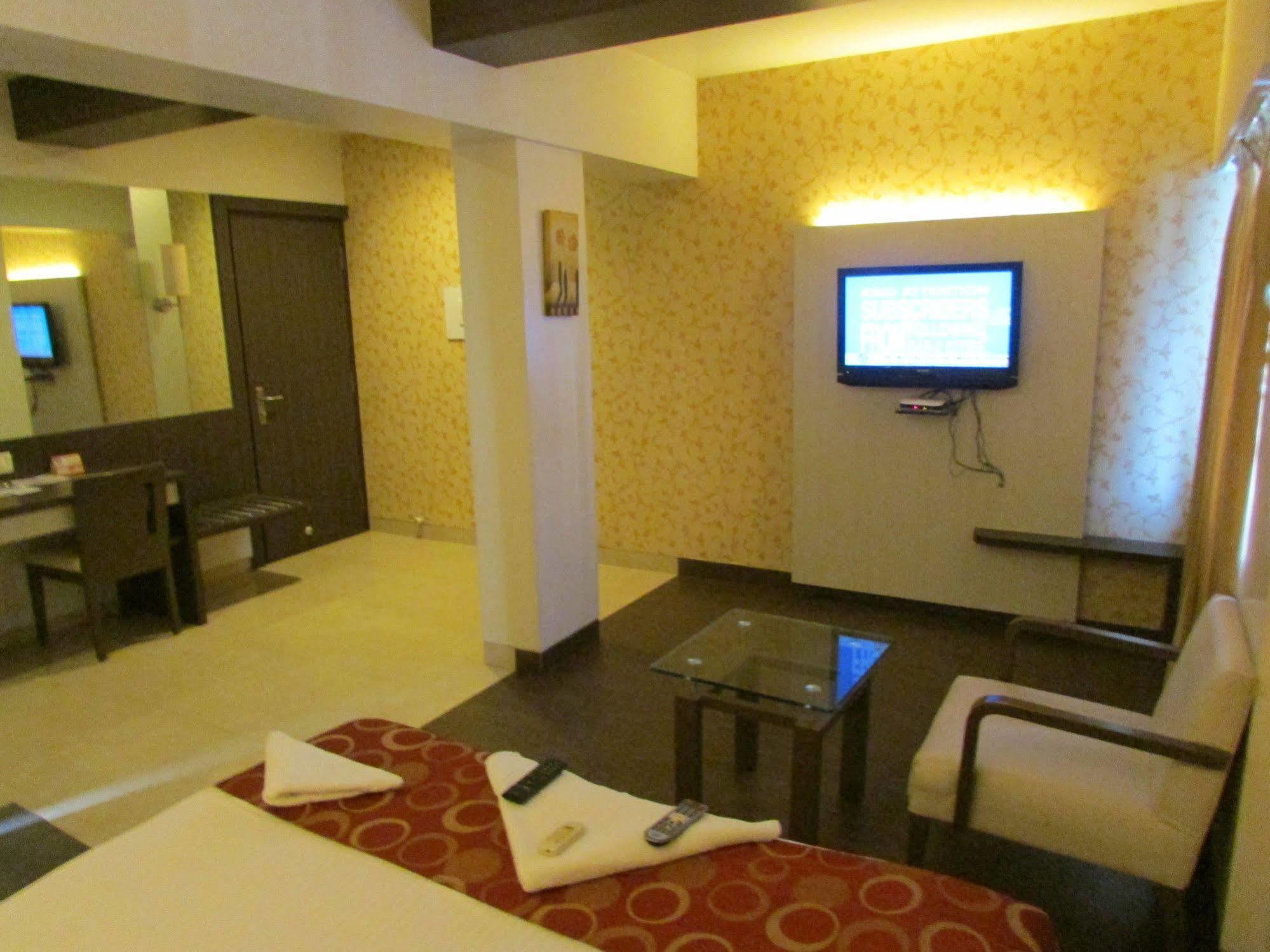 Hotel Mourya Residencia Thane Exterior foto