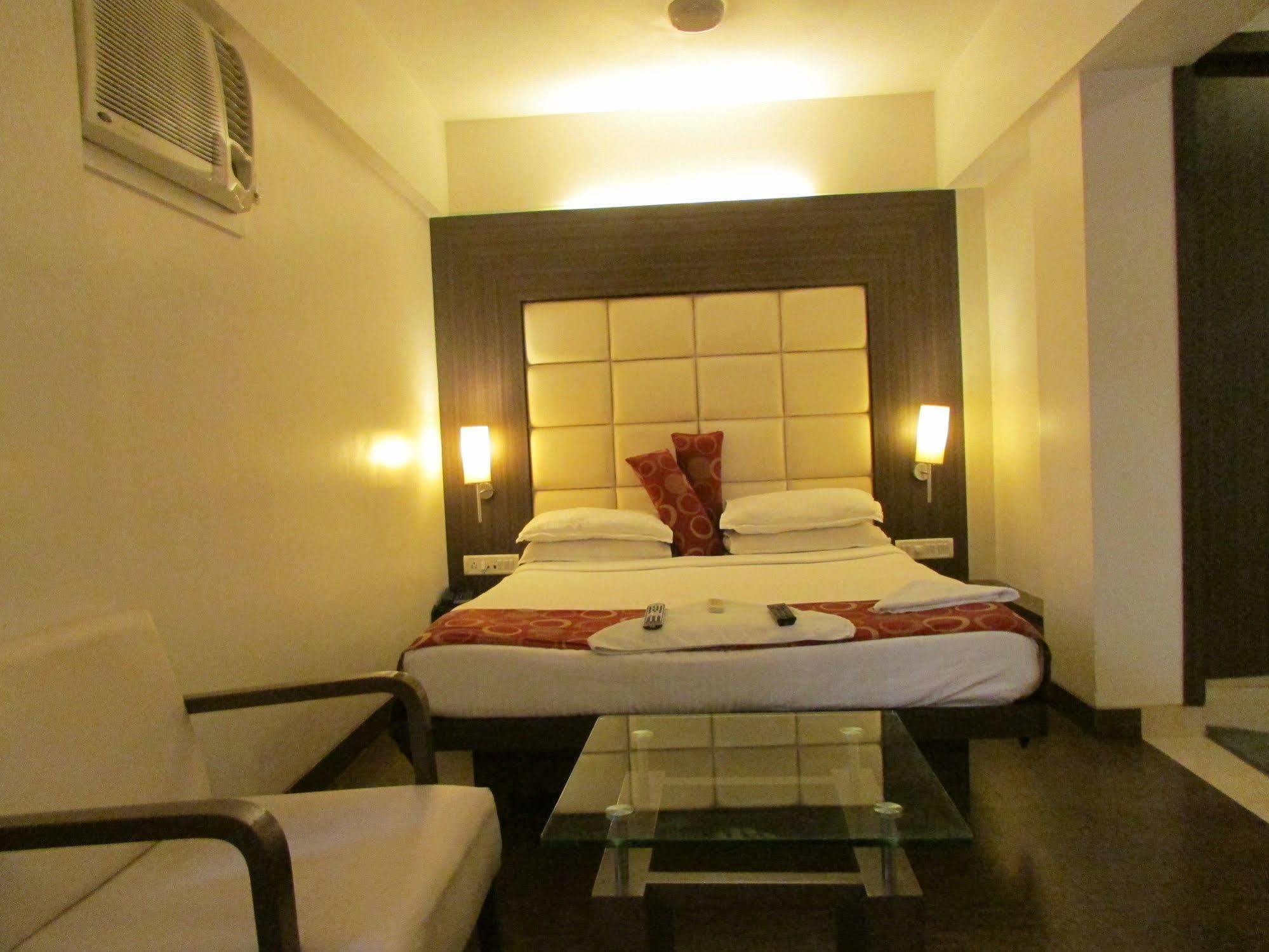 Hotel Mourya Residencia Thane Exterior foto