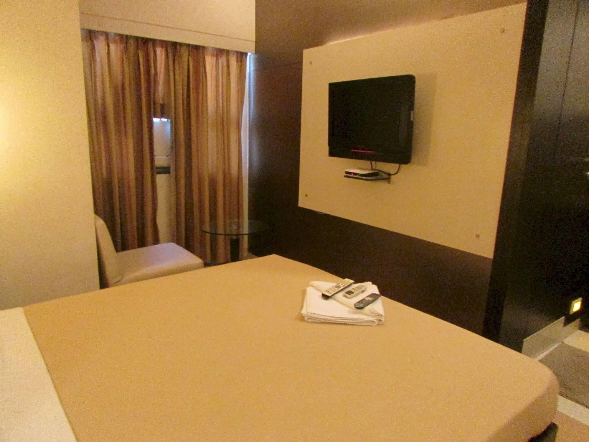 Hotel Mourya Residencia Thane Exterior foto