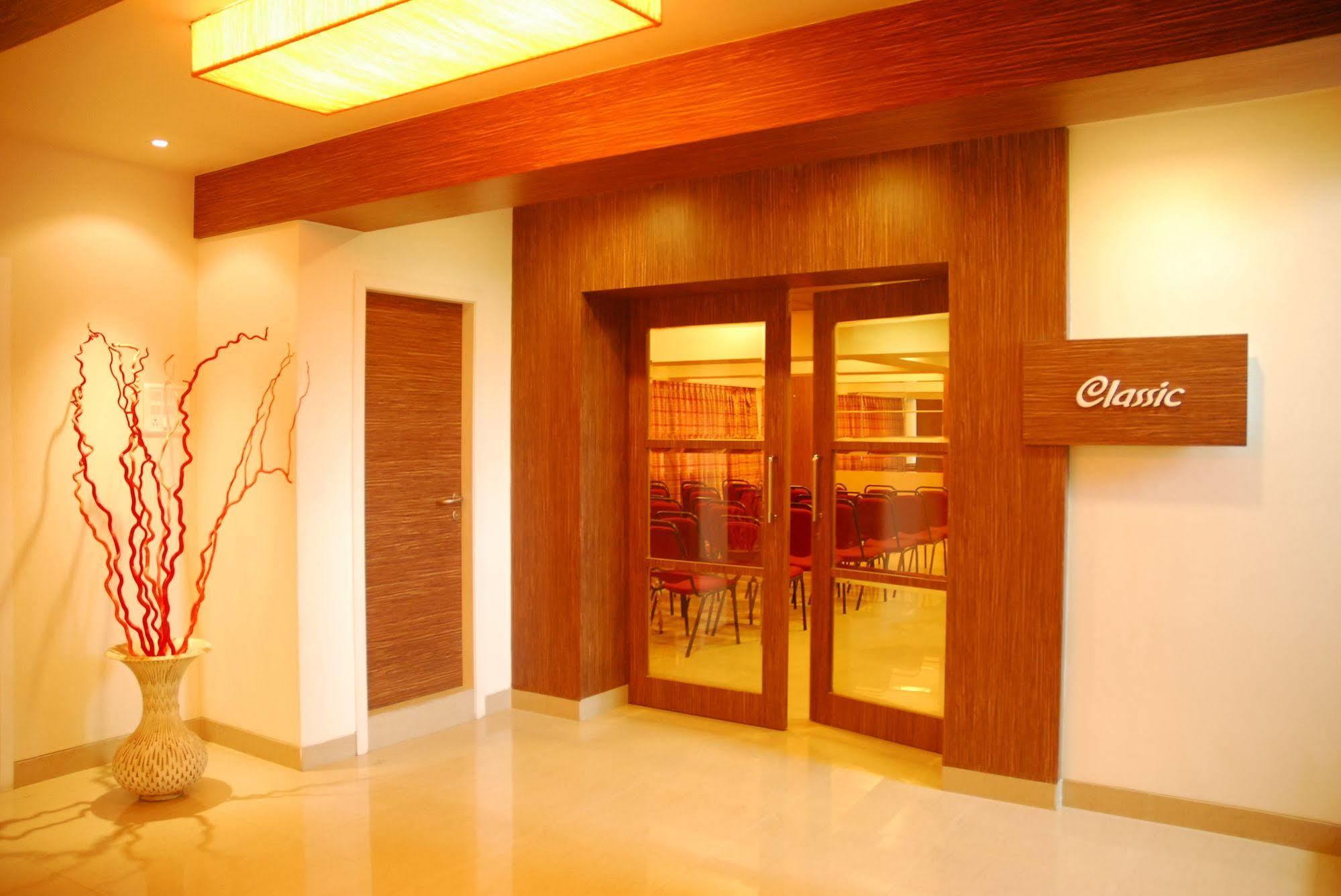 Hotel Mourya Residencia Thane Exterior foto