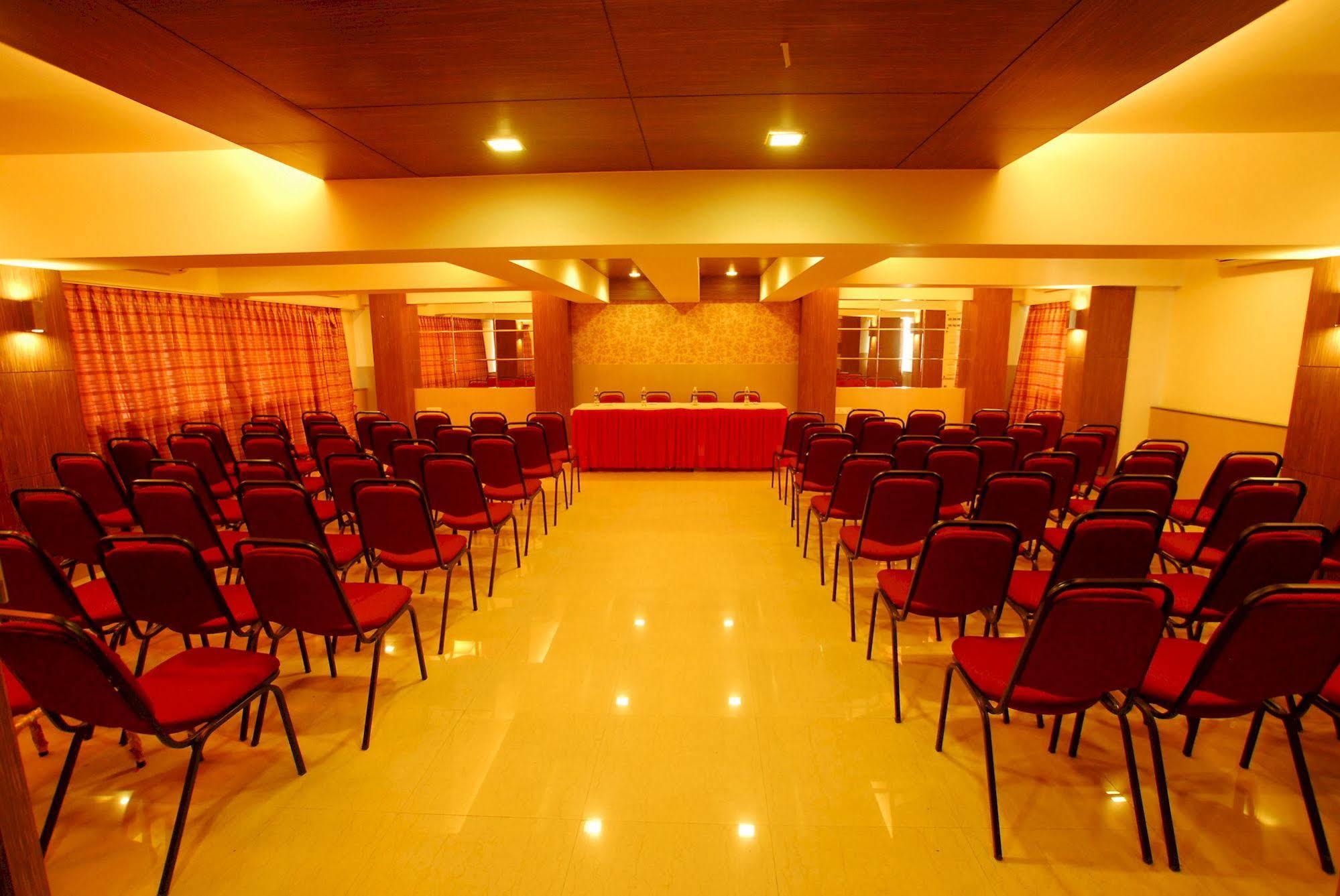 Hotel Mourya Residencia Thane Exterior foto